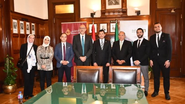 وزير الرياضة يشهد توقيع برتوكول تعاون مع «البنك الأهلي» وزير الرياضة يشهد توقيع برتوكول تعاون مع «البنك الأهلي»