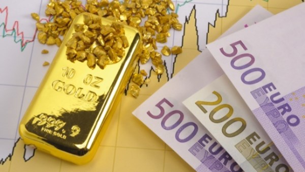 البنوك المركزية تبتعد عن الدولار وتراهن على الذهب واليورو.. لماذا؟ البنوك المركزية تبتعد عن الدولار وتراهن على الذهب واليورو.. لماذا؟