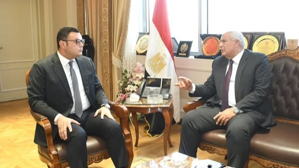 وزير الإسكان ومحافظ الوادي الجديد 