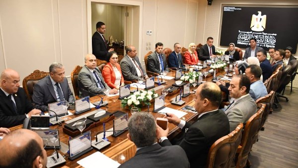 أشرف صبحي يجتمع بقيادات الوزارة لمناقشة خطة العمل والاستعدادات لعيد الأضحى