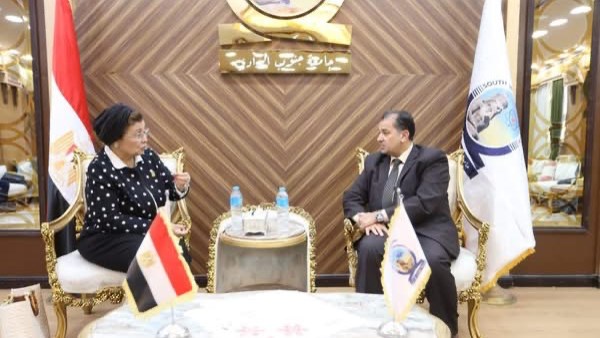«الصحة» تبحث مع رئيس جامعة جنوب الوادي تعزيز التعاون لتحسين الخصائص السكانية والصحة الإنجابية «الصحة» تبحث مع رئيس جامعة جنوب الوادي تعزيز التعاون لتحسين الخصائص السكانية والصحة الإنجابية