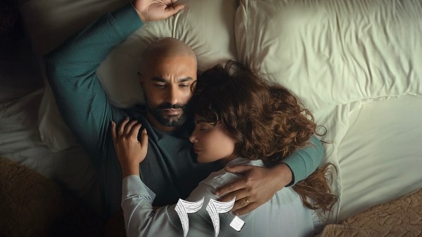 كريم فهمي وصبا مبارك في «220 يوم» كريم فهمي وصبا مبارك في «220 يوم»