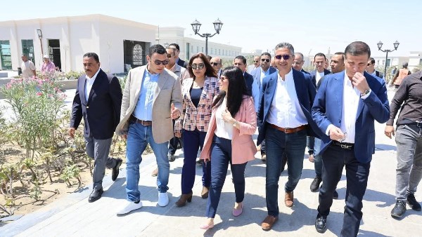 وزير الإسكان 