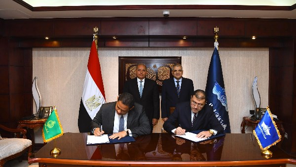 الفريق أسامة ربيع يشهد توقيع بروتوكول بين «هيئة قناة السويس» و«بنك مصر» للتعاون المشترك في مشروعات التطوير العقاري الفريق أسامة ربيع يشهد توقيع بروتوكول بين «هيئة قناة السويس» و«بنك مصر» للتعاون المشترك في مشروعات التطوير العقاري