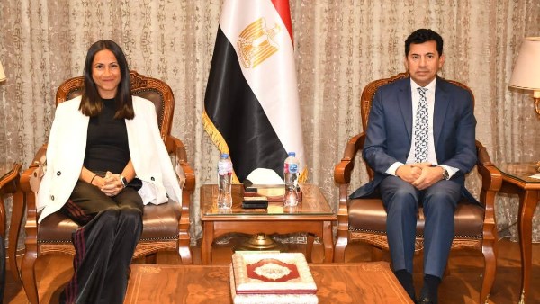 وزير الشباب والرياضة يبحث سبل التعاون مع مسؤولي أديداس وزير الشباب والرياضة يبحث سبل التعاون مع مسؤولي أديداس