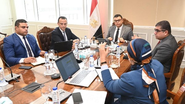 وزير الإسكان والمرافق والمجتمعات العمرانية الجديدة