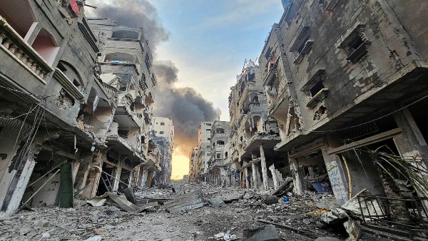The humantarian crisis in Gaza The humantarian crisis in Gaza