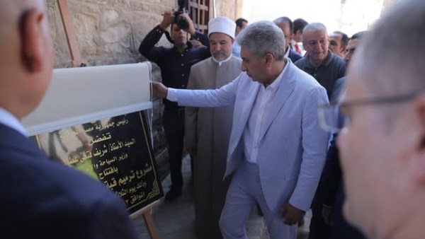 افتتاح قبتي يحيي الشبيه وصفي الدين جوهر بعد الانتهاء من ترميمهما افتتاح قبتي يحيي الشبيه وصفي الدين جوهر بعد الانتهاء من ترميمهما