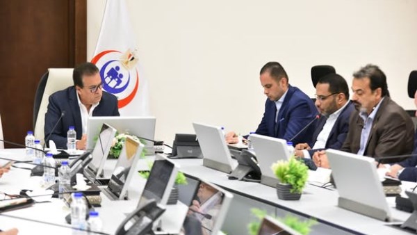 وزير الصحة يناقش عددًا من الإجراءات لتعزيز جودة الخدمات الصحية وزير الصحة يناقش عددًا من الإجراءات لتعزيز جودة الخدمات الصحية