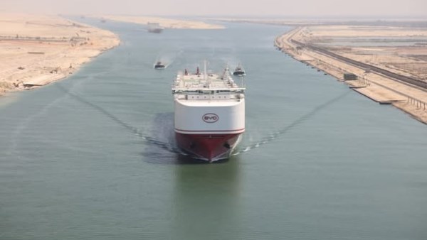 قناة السويس: توقعات بزيادة حمولات حاملات السيارات العابرة بما لا يقل عن 20% قناة السويس: توقعات بزيادة حمولات حاملات السيارات العابرة بما لا يقل عن 20%