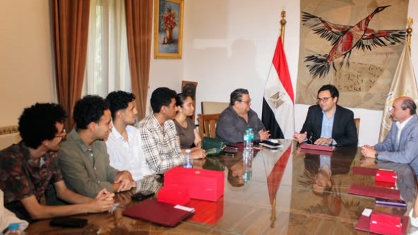 وزير الثقافة يلتقي الفائزين بجوائز الدورة السابعة لمهرجان نجوم المسرح الجامعي وزير الثقافة يلتقي الفائزين بجوائز الدورة السابعة لمهرجان نجوم المسرح الجامعي