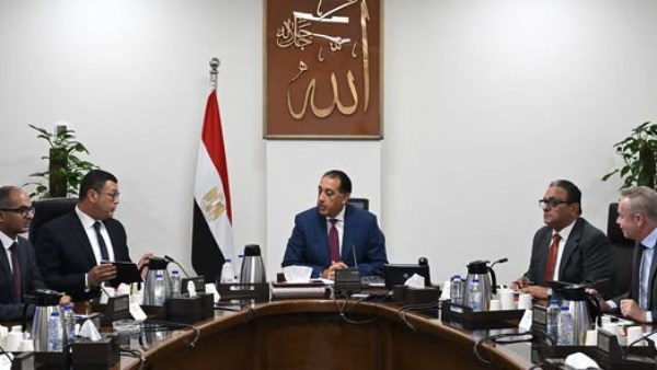 رئيس الوزراء: نستهدف الوصول إلى 9 ملايين متر مكعب يوميًا من المياه المحلاة رئيس الوزراء: نستهدف الوصول إلى 9 ملايين متر مكعب يوميًا من المياه المحلاة