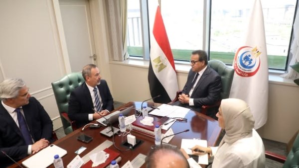 وزير الصحة يبحث مع شركتين سويسرية وفرنسية تصنيع تركيبات غذائية علاجية في مصر وزير الصحة يبحث مع شركتين سويسرية وفرنسية تصنيع تركيبات غذائية علاجية في مصر