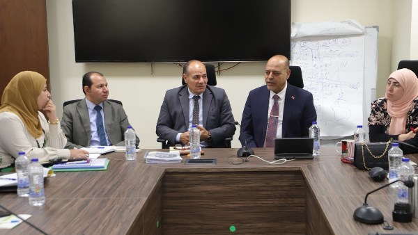 وزير العمل وزير العمل