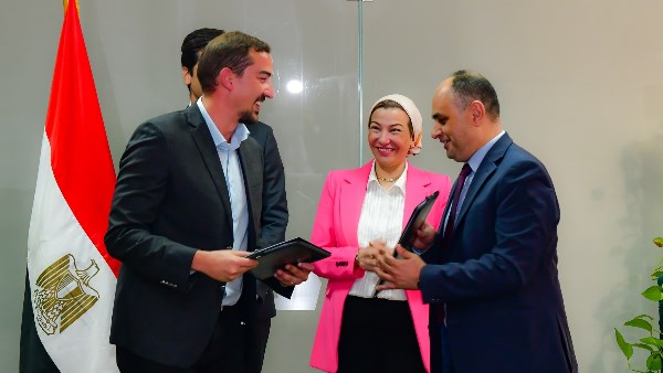 وزيرة البيئة وزيرة البيئة