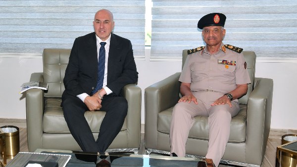 وزير الدفاع وزير الدفاع