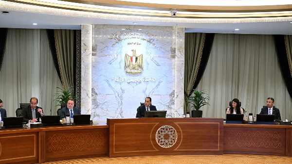 رئيس الوزراء يترأس اجتماع المجموعة الوزارية الاقتصادية رئيس الوزراء يترأس اجتماع المجموعة الوزارية الاقتصادية
