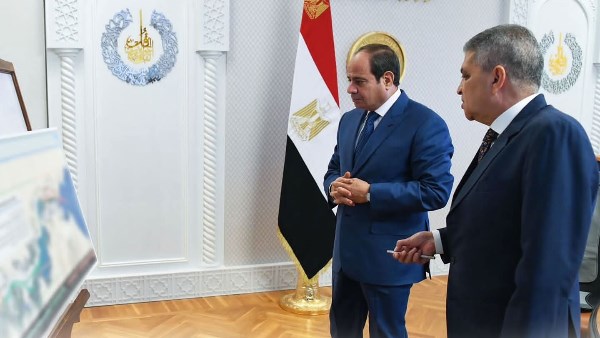 الرئيس السيسي يمد خدمة الفريق أسامة ربيع رئيسًا لهيئة قناة السويس لمدة عام