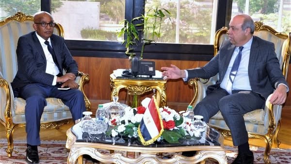 وزير الطيران المدني يبحث مع شركة بوينج العالمية آفاق جديدة من التعاون وزير الطيران المدني يبحث مع شركة بوينج العالمية آفاق جديدة من التعاون