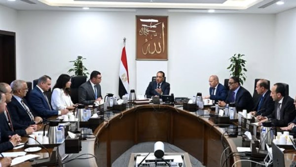 وزير الإسكان يستعرض رؤية إعادة إحياء منطقة "القاهرة الخديوية"