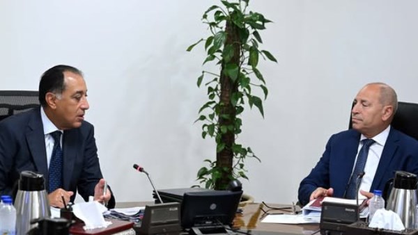 رئيس الوزراء يستعرض الفرص الاستثمارية ببعض الأراضي الفضاء على كورنيش النيل رئيس الوزراء يستعرض الفرص الاستثمارية ببعض الأراضي الفضاء على كورنيش النيل