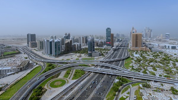 دبي.. إطلاق 16 مشروعًا تطويريًا لتعزيز كفاءة شبكة الطرق خلال أغسطس