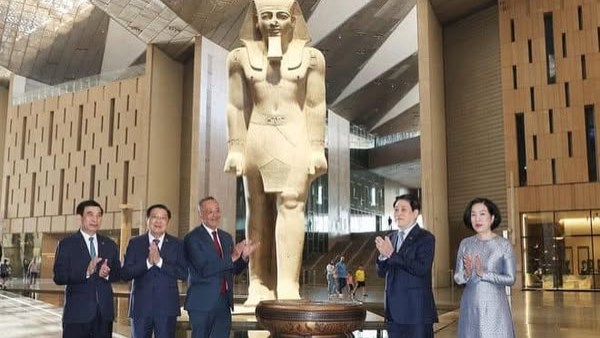 خلال زيارته للمتحف المصري الكبير والأهرامات.. رئيس فيتنام يشيد بروعة الحضارة المصرية خلال زيارته للمتحف المصري الكبير والأهرامات.. رئيس فيتنام يشيد بروعة الحضارة المصرية