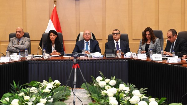 بينها إنشاء مناطق حرة.. قرارات جديدة للمجموعة الوزارية للتنمية الصناعية بينها إنشاء مناطق حرة.. قرارات جديدة للمجموعة الوزارية للتنمية الصناعية