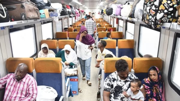 بالصور.. تسيير القطار الخامس لتسهيل العودة الطوعية للسودانيين بالصور.. تسيير القطار الخامس لتسهيل العودة الطوعية للسودانيين