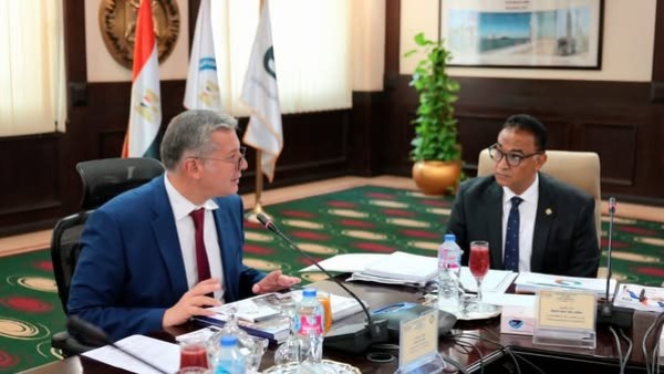 وزير البترول يوجه بوضع خطة بشأن مدخلات الإنتاج من الغاز الطبيعي وزير البترول يوجه بوضع خطة بشأن مدخلات الإنتاج من الغاز الطبيعي
