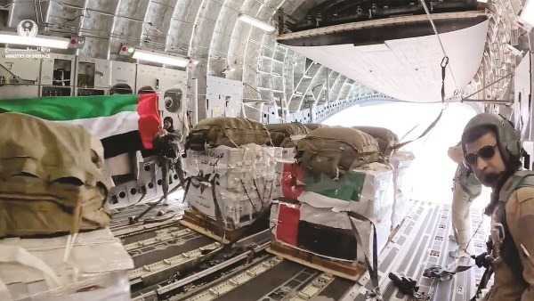 الإمارات تسقط أكثر من 4000 طن مساعدات على غزة