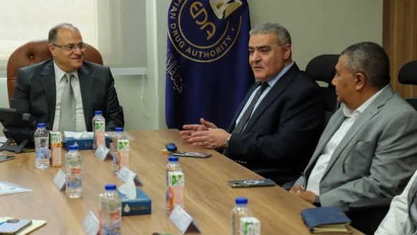 مناقشة آليات توفير المستحضرات الدوائية عبر صيدليات وفروع الشركة المصرية لتجارة الأدوية