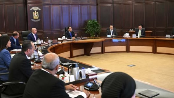 رئيس الوزراء يستعرض جهود توفير المنتجات البترولية لعدد من القطاعات التنموية رئيس الوزراء يستعرض جهود توفير المنتجات البترولية لعدد من القطاعات التنموية