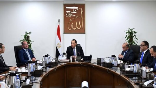 رئيس البورصة في أولى تصريحاته.. سنتحرك على مسارين متوازيين رئيس البورصة في أولى تصريحاته.. سنتحرك على مسارين متوازيين