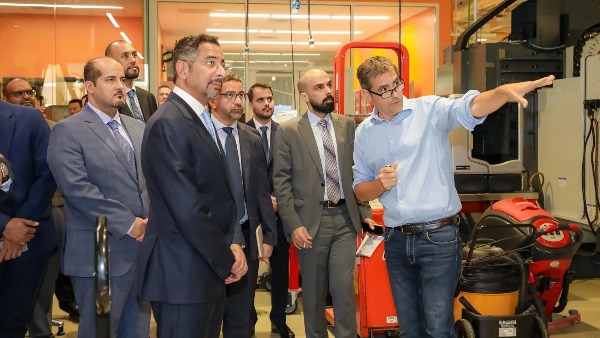 وزير الصناعة السعودي يطلع على أحدث تقنيات التصنيع المتقدم في أمريكا وزير الصناعة السعودي يطلع على أحدث تقنيات التصنيع المتقدم في أمريكا