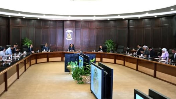 رئيس الوزراء يكشف عن موعد طرح رؤية مصر الاقتصادية حتى عام 2030 رئيس الوزراء يكشف عن موعد طرح رؤية مصر الاقتصادية حتى عام 2030