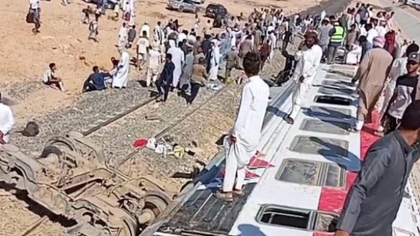 تحريك 30 سيارة إسعاف مجهزة لنقل المصابين وتقديم الإسعافات الأولية في الحال تحريك 30 سيارة إسعاف مجهزة لنقل المصابين وتقديم الإسعافات الأولية في الحال