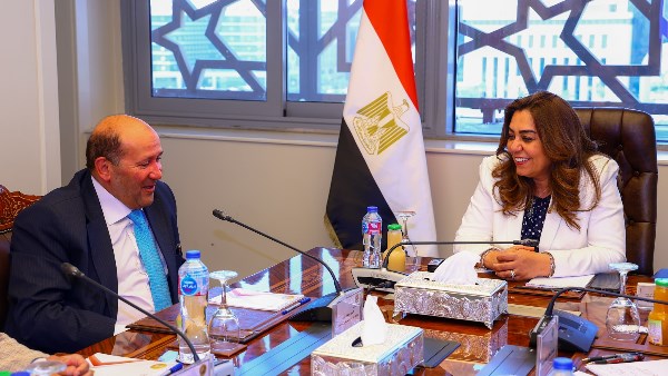 الدكتورة منال عوض الدكتورة منال عوض