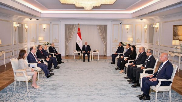 الرئيس عبد الفتاح السيسي الرئيس عبد الفتاح السيسي