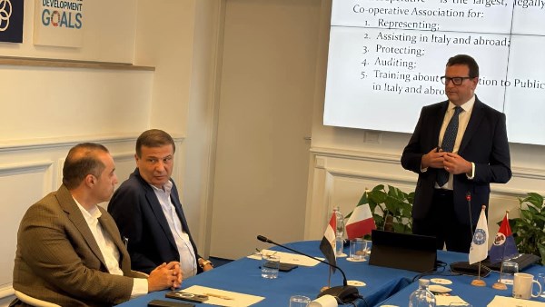 وزيرا الزراعة والشؤون النيابية يبدآن فعاليات زيارة إيطاليا بمنشآت زراعية بمدينة باري وزيرا الزراعة والشؤون النيابية يبدآن فعاليات زيارة إيطاليا بمنشآت زراعية بمدينة باري