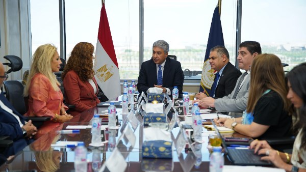 وزير السياحة يبحث مع وفد الروتاري تعزيز التعاون في الترويج لمصر سياحيًا