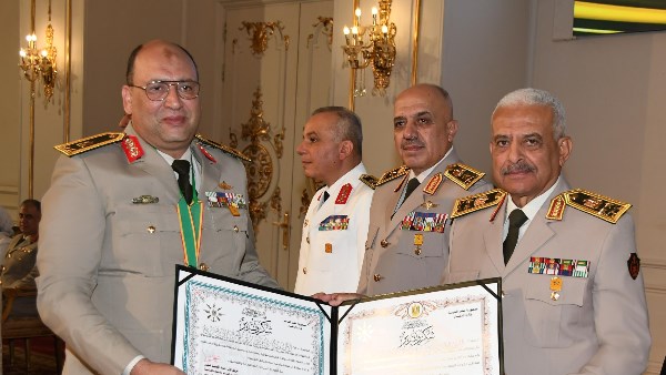 الفريق أول عبد المجيد صقر القائد العام للقوات المسلحة وزير الدفاع والإنتاج الحربى الفريق أول عبد المجيد صقر القائد العام للقوات المسلحة وزير الدفاع والإنتاج الحربى