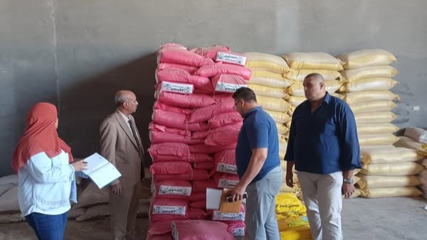 "الزراعة" تضبط عدد من المخالفات بمخازن وصوامع تخزين الأعلاف "الزراعة" تضبط عدد من المخالفات بمخازن وصوامع تخزين الأعلاف