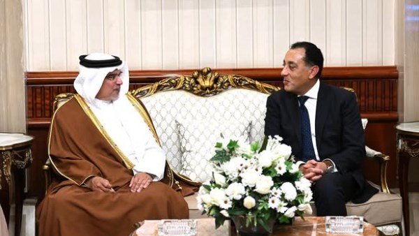 رئيس الوزراء يستقبل ولي عهد البحرين بمطار القاهرة الدولي رئيس الوزراء يستقبل ولي عهد البحرين بمطار القاهرة الدولي