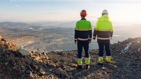 31 شركة تتنافس على رخص الكشف التعديني في السعودية 31 شركة تتنافس على رخص الكشف التعديني في السعودية