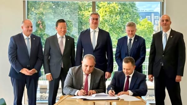 وزير البترول يشهد توقيع مذكرة تفاهم بين إيجاس و بي بي البريطانية لحفر خمس آبار جديدة للغاز بالبحر المتوسط وزير البترول يشهد توقيع مذكرة تفاهم بين إيجاس و بي بي البريطانية لحفر خمس آبار جديدة للغاز بالبحر المتوسط