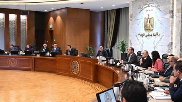 رئيس الوزراء يتابع جهود توفير الأدوية وإجراءات توطين صناعة الدواء في مصر رئيس الوزراء يتابع جهود توفير الأدوية وإجراءات توطين صناعة الدواء في مصر