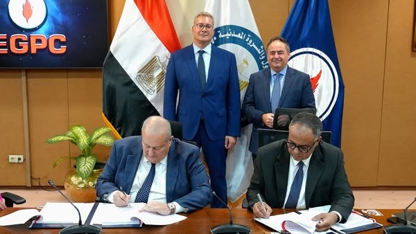 3 اتفاقيات جديدة للبحث عن البترول والغاز في الصحراء الغربية وخليج السويس وشمال سيناء 3 اتفاقيات جديدة للبحث عن البترول والغاز في الصحراء الغربية وخليج السويس وشمال سيناء