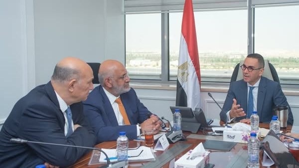 وزير الاستثمار يكشف عن مستجدات إطلاق “منصة الكيانات الاقتصادية” وزير الاستثمار يكشف عن مستجدات إطلاق “منصة الكيانات الاقتصادية”