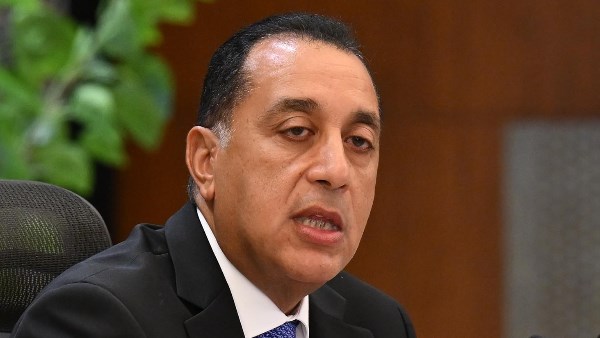   رئيس الوزراء: مستحقات الشركاء الأجانب في قطاع البترول انخفضت إلى النصف